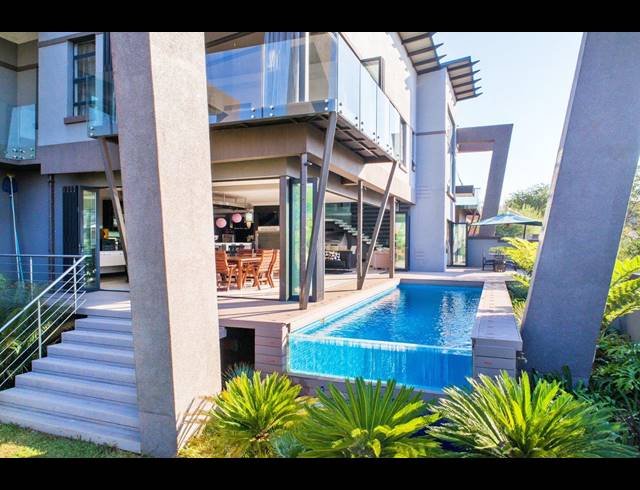 BEDROOM HOUSE FOR SALE IN MIDSTREAM ESTATE